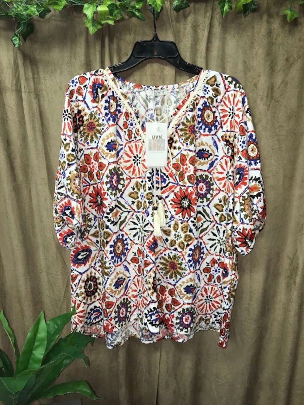 UVN Women's XL Floral Geometric Blouse NWT